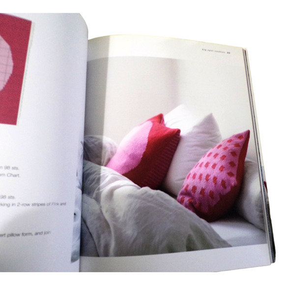 Debbie Bliss Home 27 Hand Knits for Living Book 2005 - Picture 3 of 3